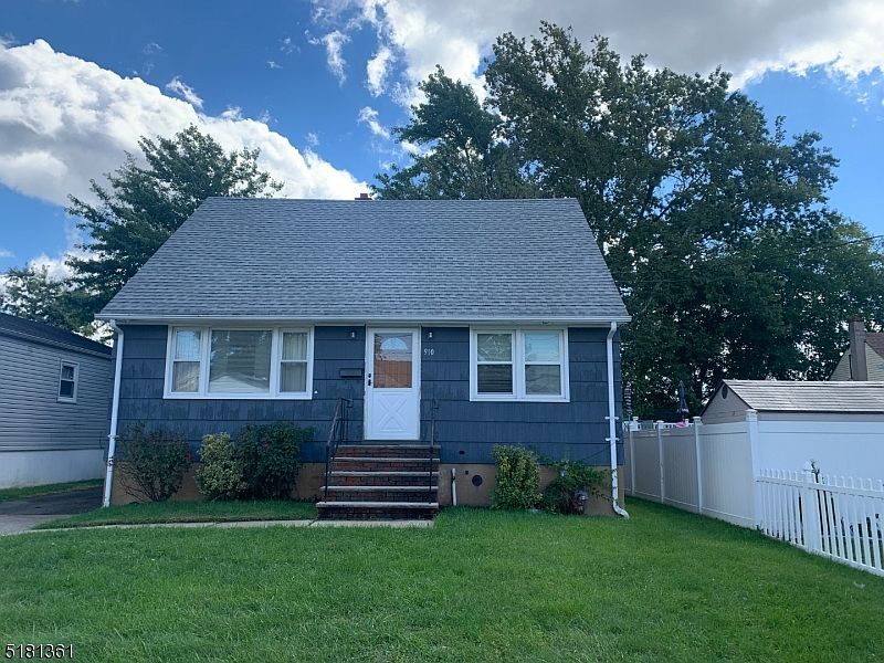 1st image of 910 Essex Ave
