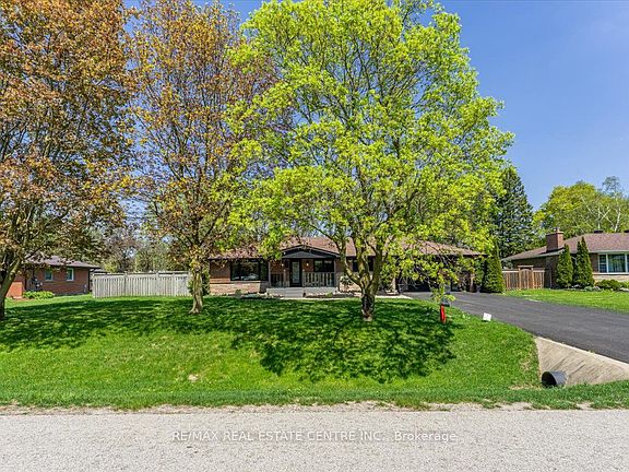 2nd image of 6 Maple Grove Rd