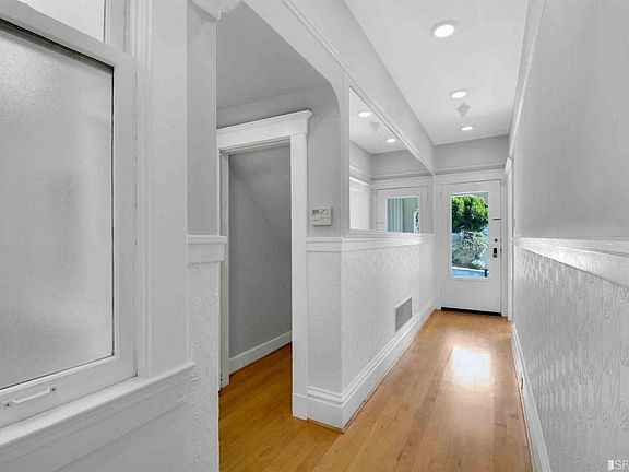 4th image of 1040 Noe St