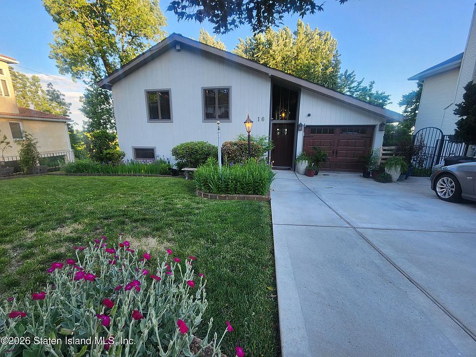 1st image of 16 Manor Ct