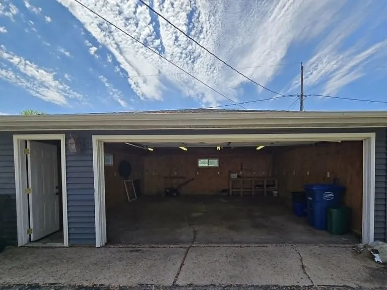1146 Redwood Ln — Photo 24