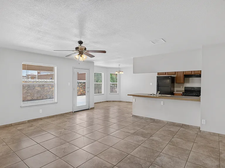 608 Cactus Creek Pl — Photo 3