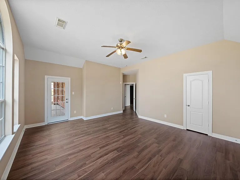 23010 Prairie Lake Ct — Photo 31