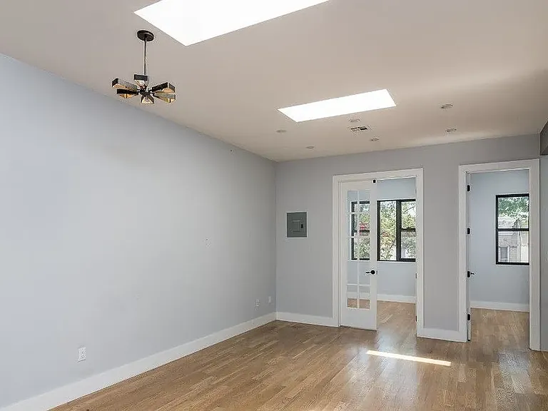1180 Halsey St #3 — Photo 2