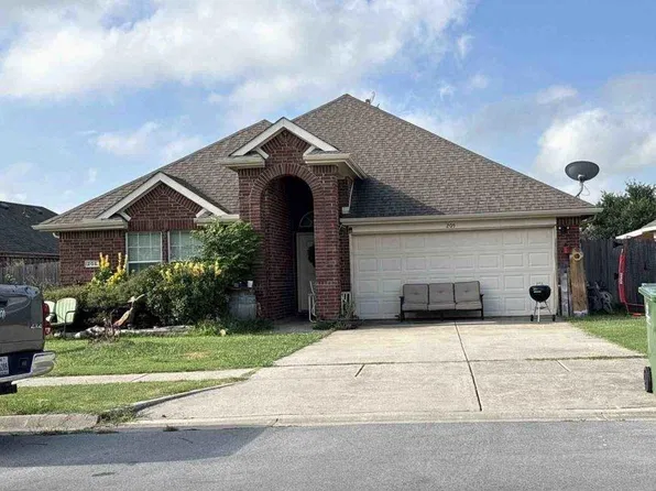 205 Highmeadow Rd, Aubrey, TX 76227