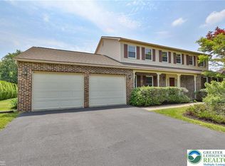 660 Barclay Dr, Bethlehem, PA 18017