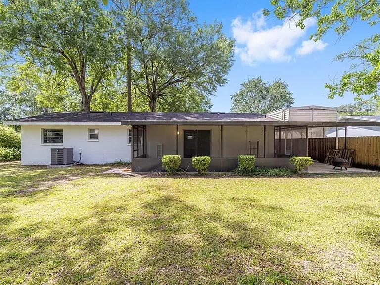 2230 NW 42nd Ave — Photo 14