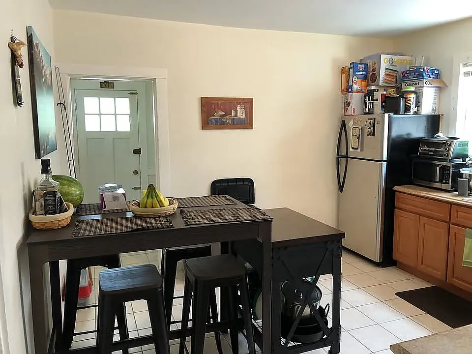 1 bed, 400 sqft, $1,350 — Photo 2