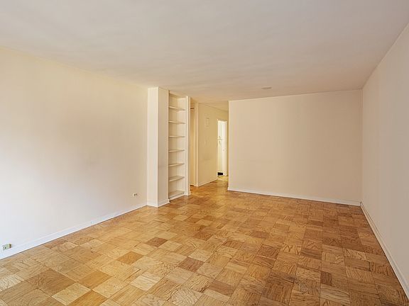 2nd image of 32 Gramercy Park S APT 4H