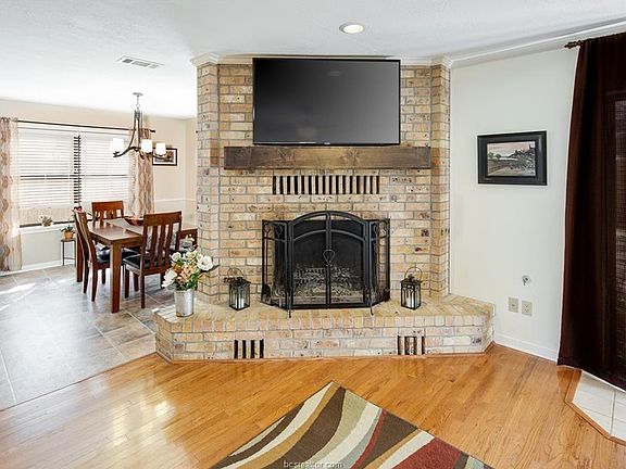 5th image of 9202 Timber Knoll Dr