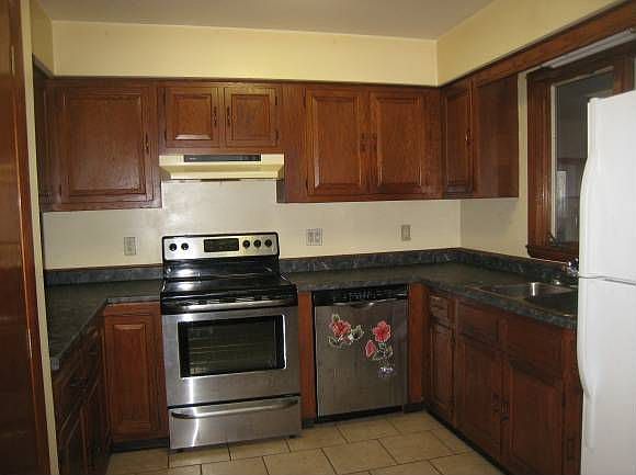 2nd image of 71 Davis Cir