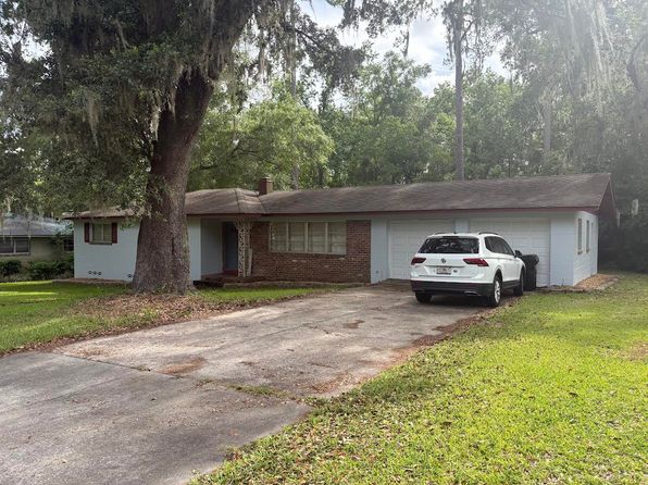 934 NW 37th Dr