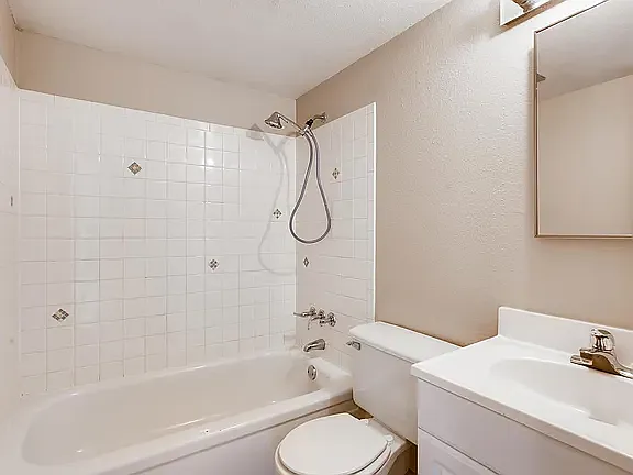 2 bed, 1.5 bath, 1004 sqft, $1,350 — Photo 2