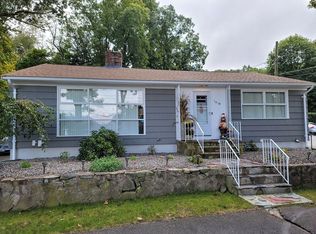 1418 Mendon Rd, Woonsocket, RI 02895