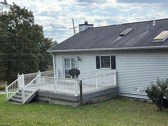 5th image of 110 Jennifer Ln