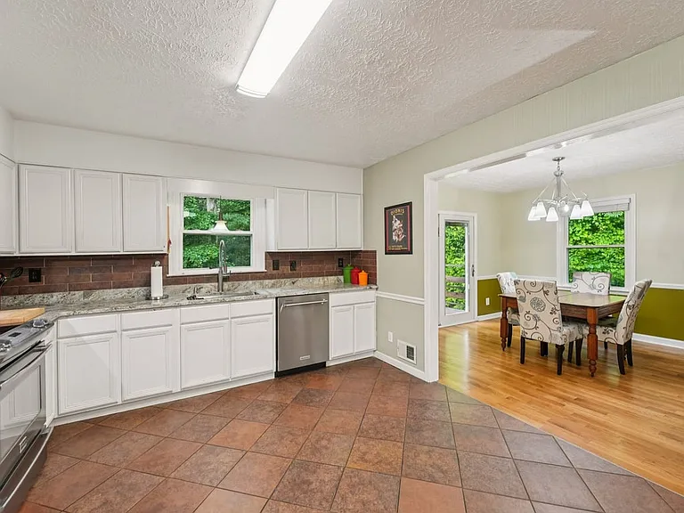 With abundant storage, stainless steel finishes, and a lovely garden view, this kitchen feels like a bright little workshop for morning coffee, home cooked meals, and everyday magic.