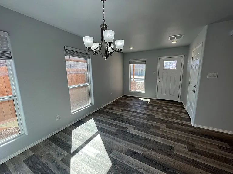 5609 Jarvis St — Photo 5