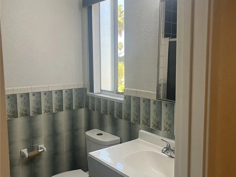 536 Sandsprings Dr — Photo 18