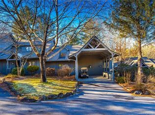 76 Fairway Villas Dr, Sapphire, NC 28774
