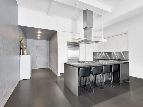 529 West 42nd Street image 4 of 9