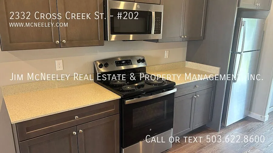 2BR/2BA Second-Floor Unit with Covered Deck & River Views — Photo 3