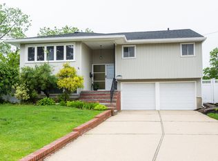2674 Hewlett Ln, Bellmore, NY 11710