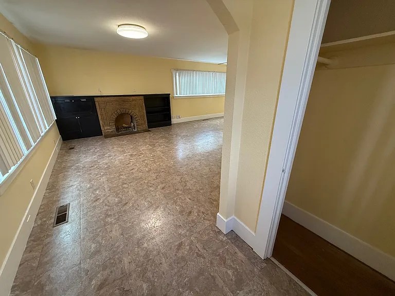 2715 Ritchie St — Photo 2