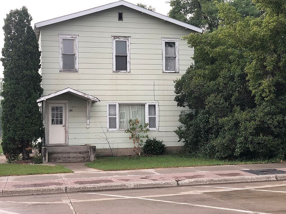 2nd image of 912 3rd St