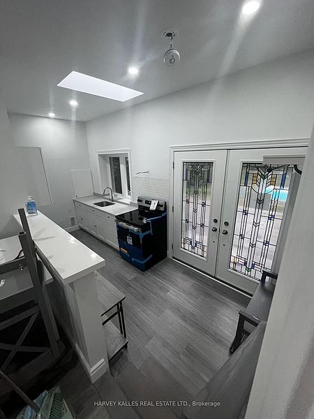 Markham House for rent - 2 Bedrooms — photo 2