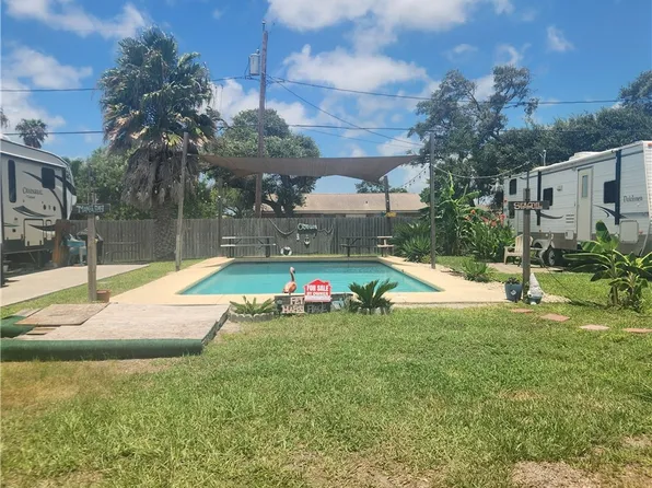 123 Bermuda Dr, Rockport, TX 78382