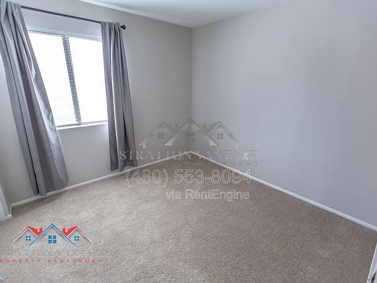 2105 E Donald Dr — Photo 20