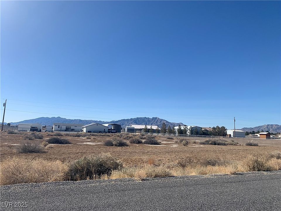 2nd image of 3201 W Windsong Ln