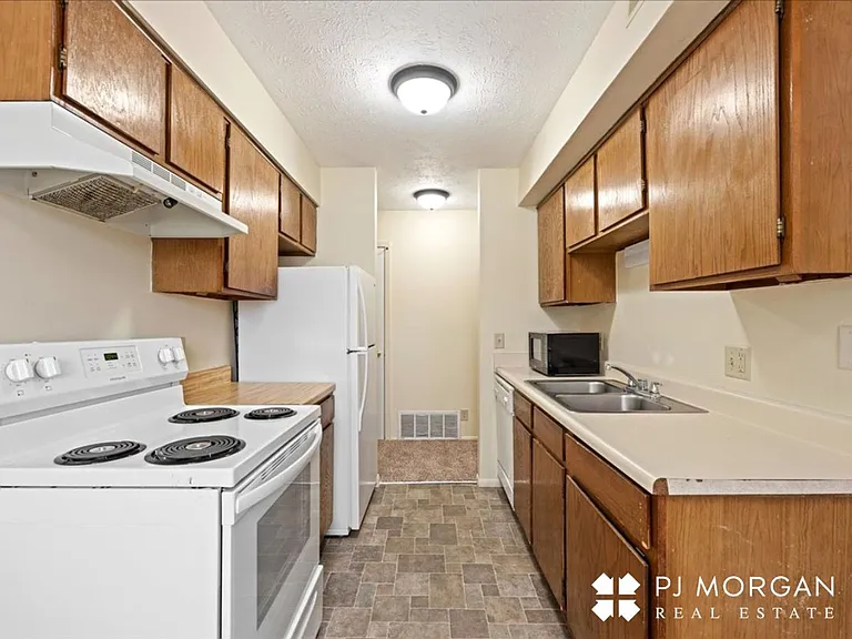 Oakbrook Apartments — Photo 6