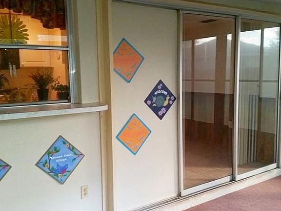 3rd image of 1551 Russell Ave