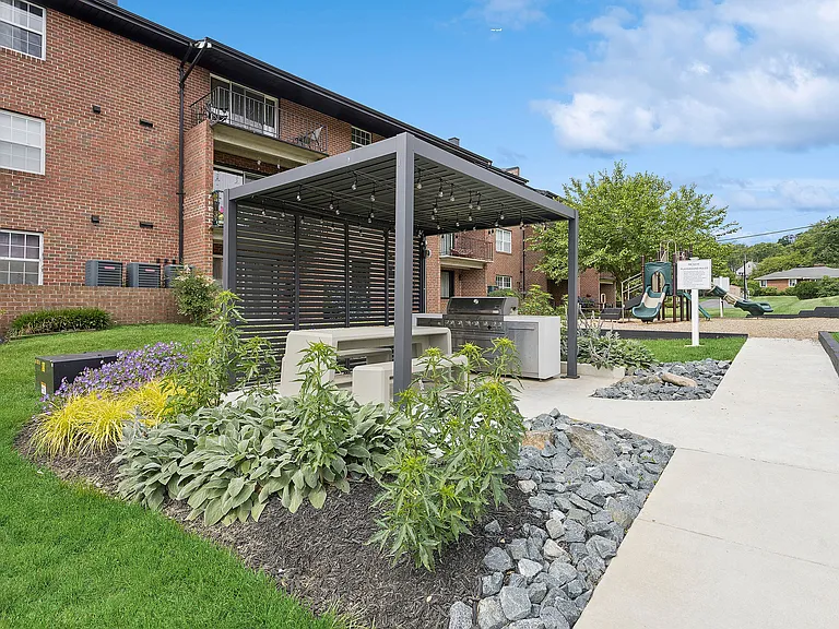 ReNew Parkville — Photo 16