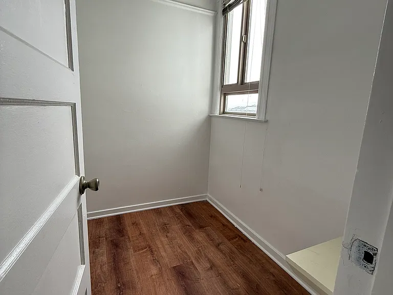 4731 California St — Photo 9
