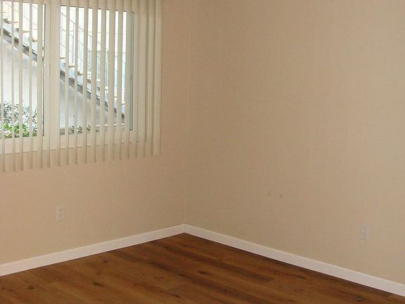 5th image of 12325 Lakeshore Dr APT 11