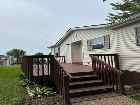 6 Expo Dr, Iowa City, IA 52240