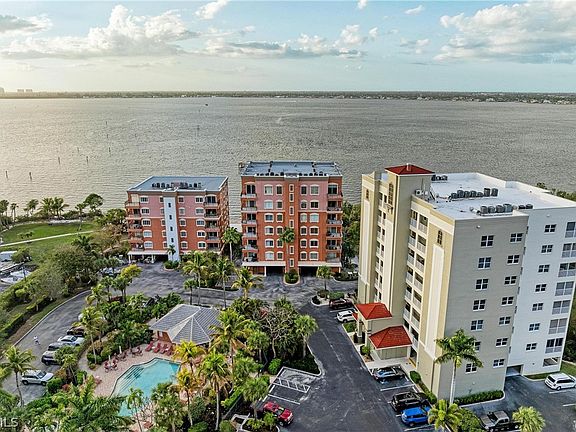 3rd image of 14813 Laguna Dr #401