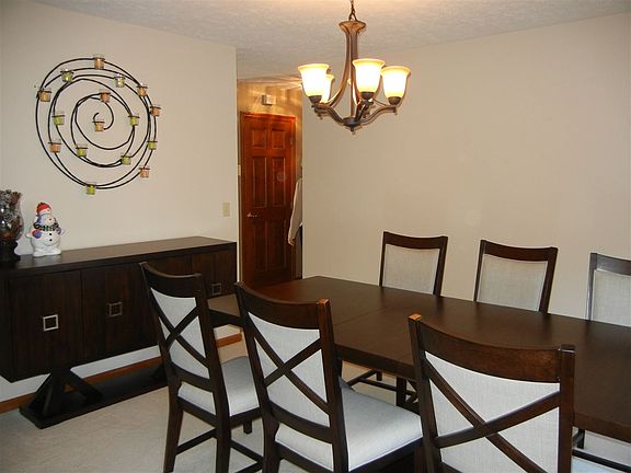 4th image of 3823 Pershing Dr