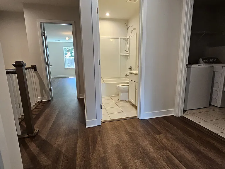 53 Connaught Ct — Photo 9