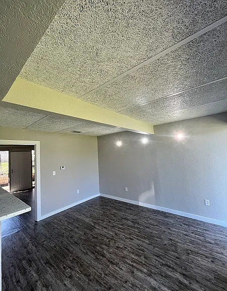 513 W Bowie St #C — Photo 3