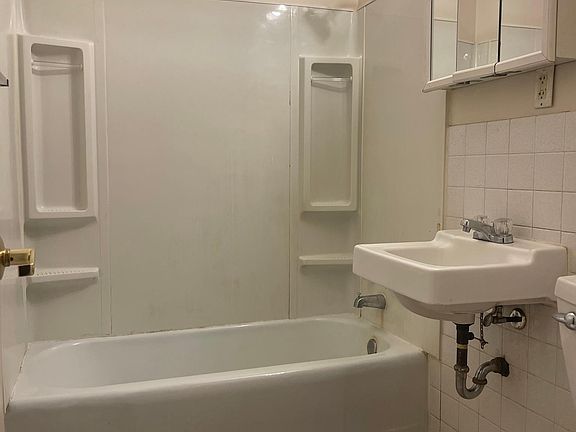 5th image of 722 27th Ave S APT 6