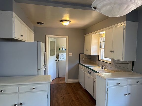 4th image of 827 43rd St #1