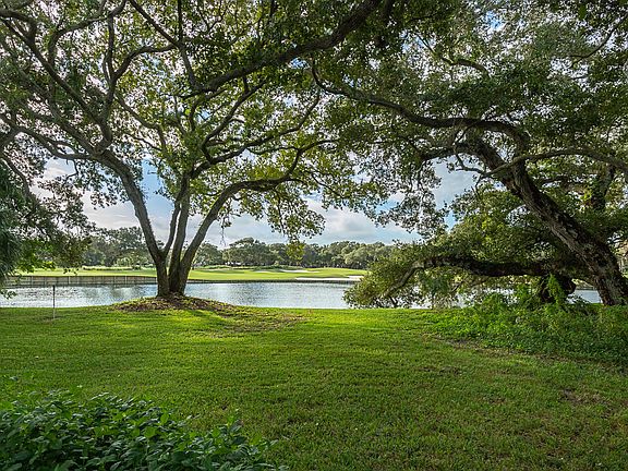 3rd image of 230 Johns Island Dr