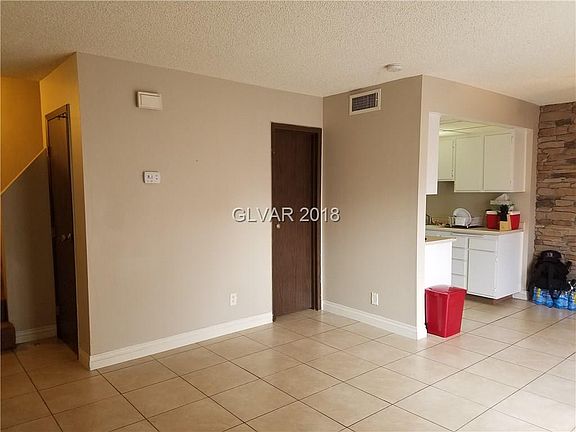 3rd image of 3449 Villa Knolls South Dr