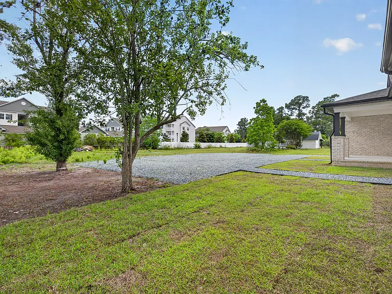 106 Lee Dr — Photo 4