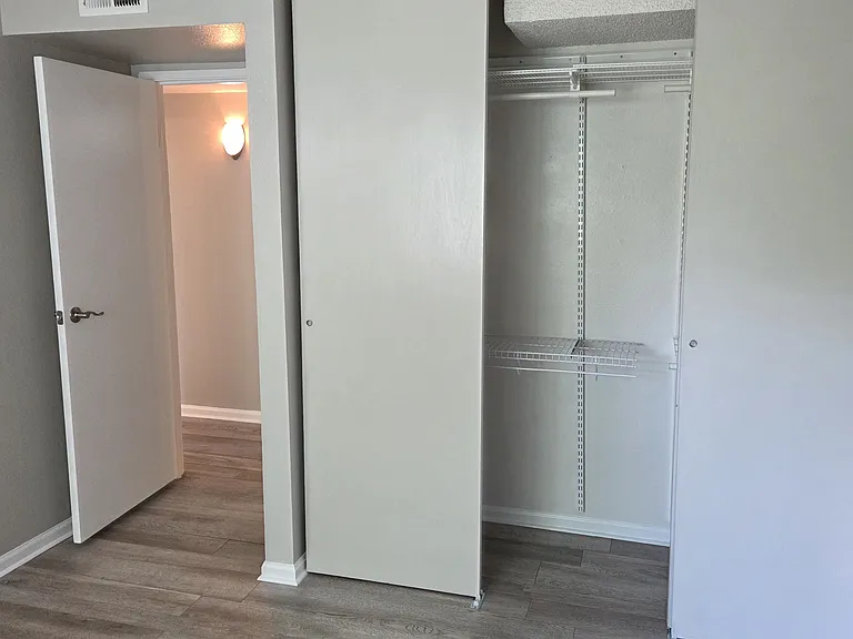 8555 Fairmount Dr — Photo 11