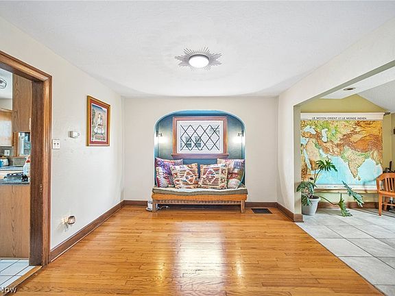4th image of 955 Home Cir