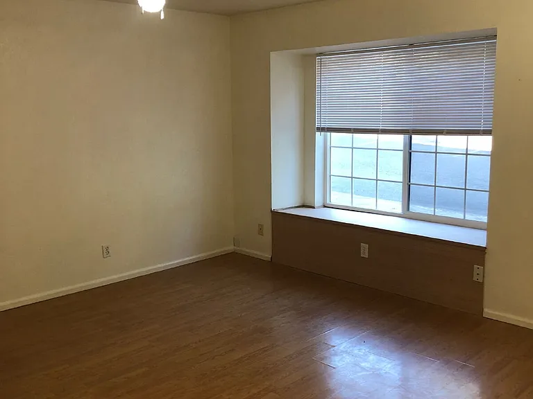 700 NE Johnson St #17 — Photo 3